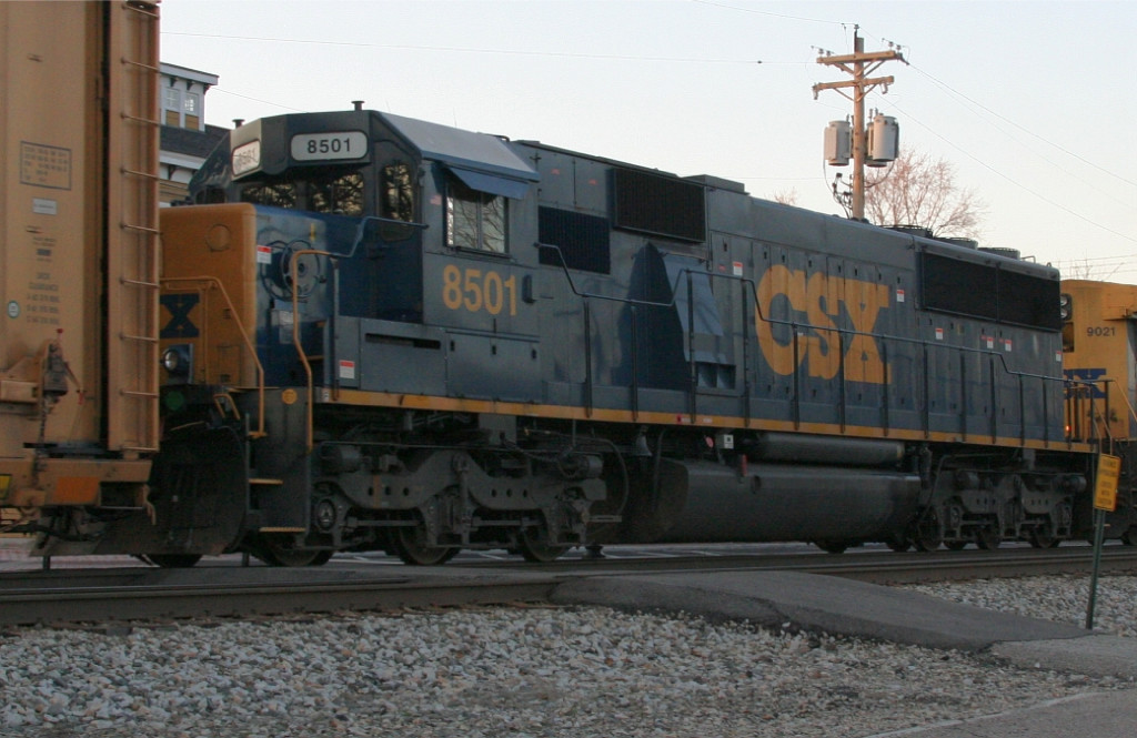 CSX 8501 on NB autorack